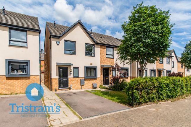 3 bed property, in Pym Walk, £245,000