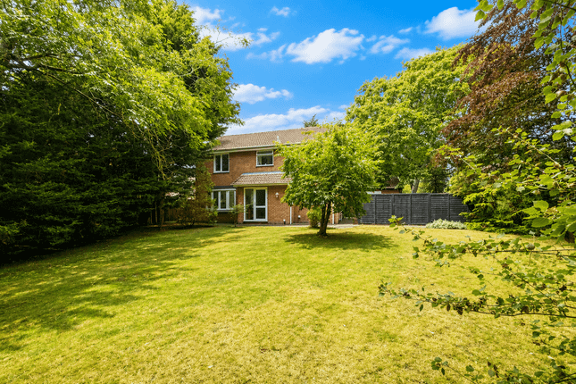 4 bed property, in Yarmouth Road, £500,000
