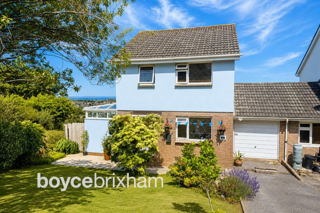 4 bed property, in Deep Dene Close, £399,995