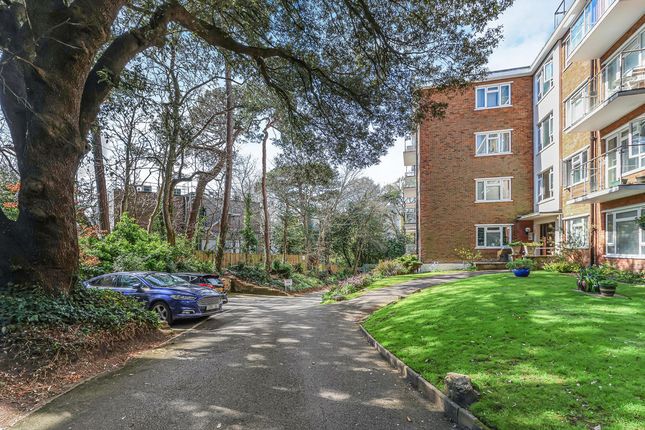 2 bed property, in Maderia Road, £240,000