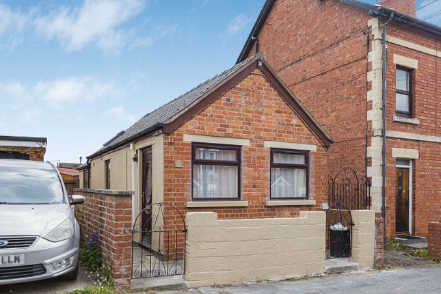 1 bed property, in Springfield Road, £165,000
