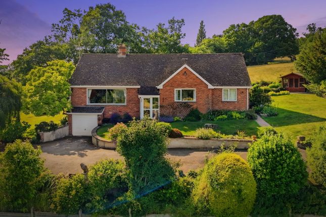 4 bed property, in Yartleton Lane, £825,000