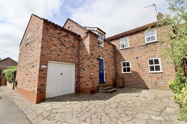 3 bed property, in Main Street, £275,000
