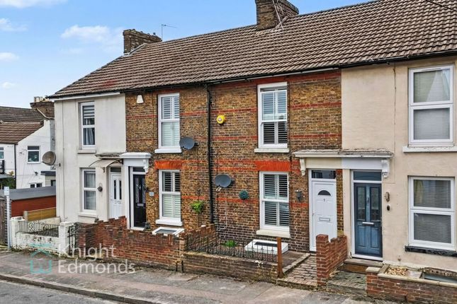 2 bed property, in Penenden Street, £280,000