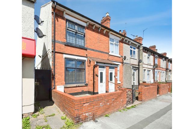 2 bed property, in Victoria Road, £130,000