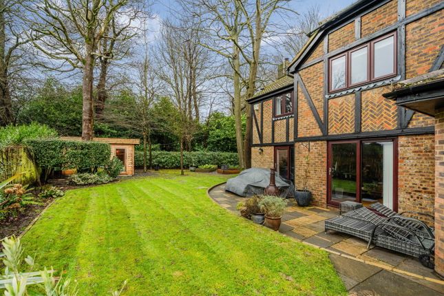 5 bed property, in Harpurs, £1,100,000