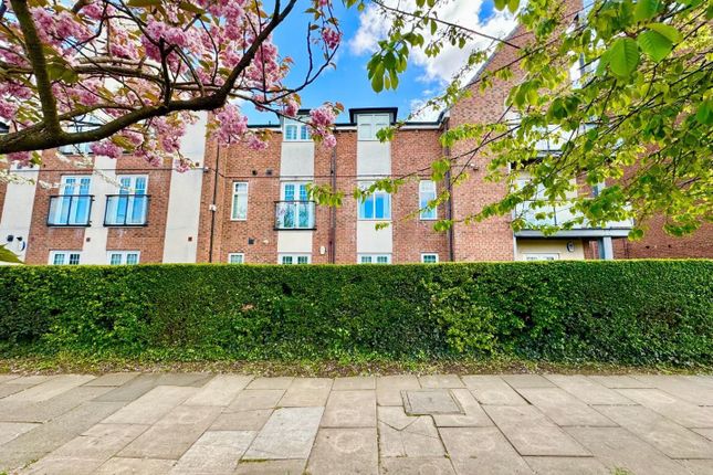 2 bed property, in Green Lane, £65,000
