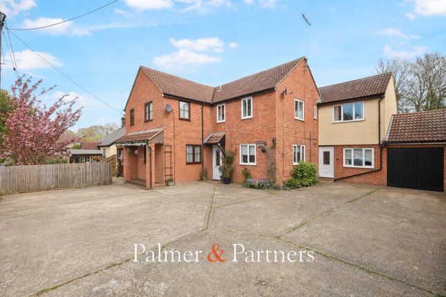 5 bed property, in Station Road, £400,000