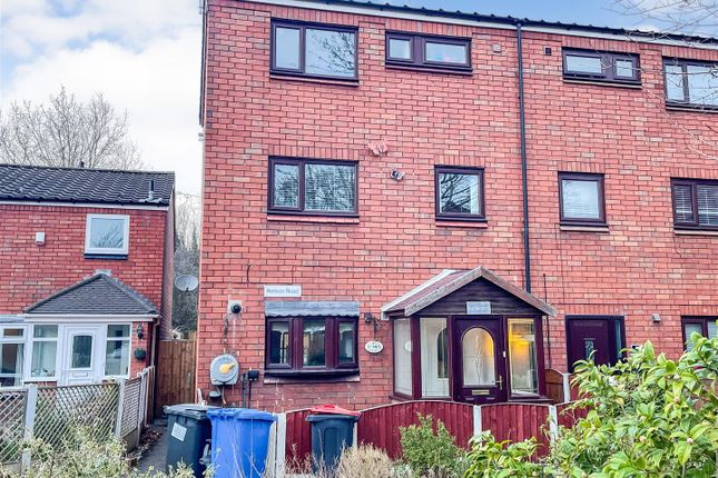 5 bed property, in Nelson Road, £240,000