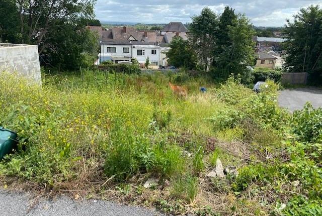 Studio, in Y Fron, £79,995