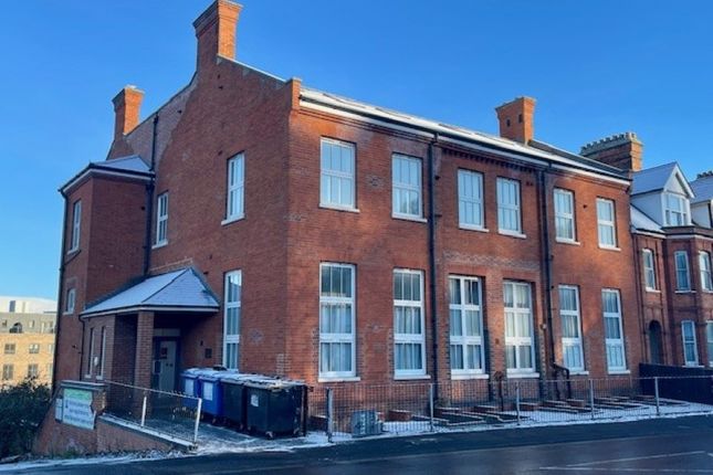1 bed property, in 11 Wentworth House, £70,000