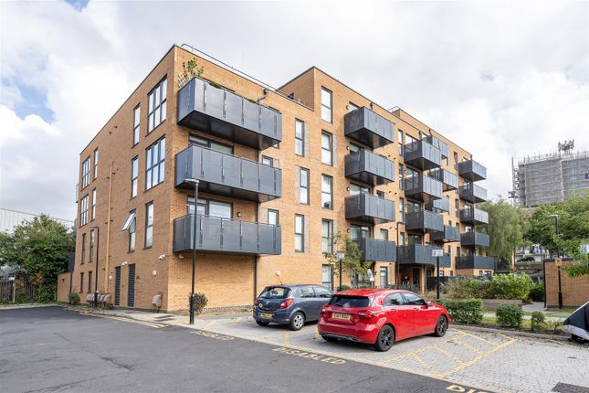 3 bed property, in Lena Kennedy Close, £499,995