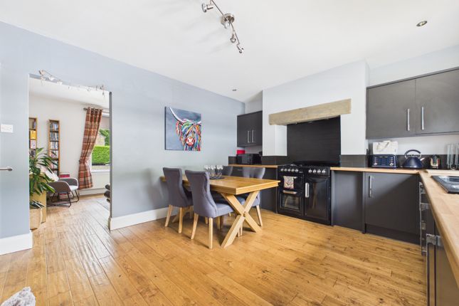 3 bed property, in Huddersfield Road, £245,000