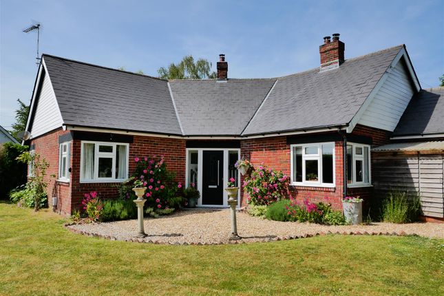 3 bed property, in Quemerford, £675,000