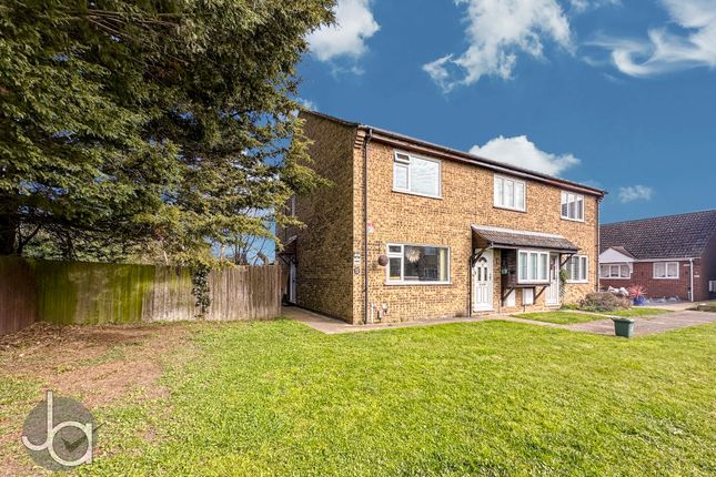 2 bed property, in Montbretia Close, £260,000