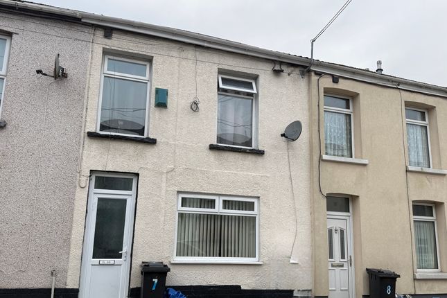 3 bed property, in Thomas Street, £100,000