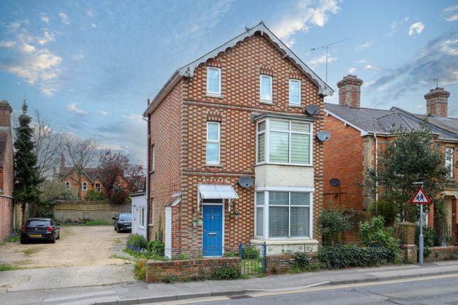 1 bed property, in Salisbury Road, £145,000