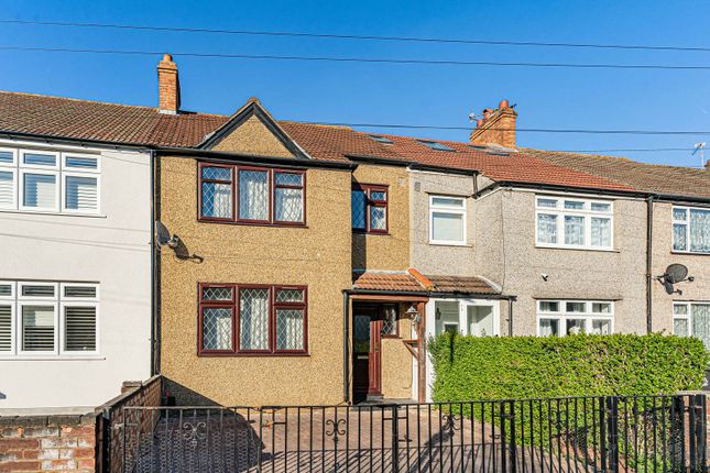 3 bed property, in Middle Road, £550,000