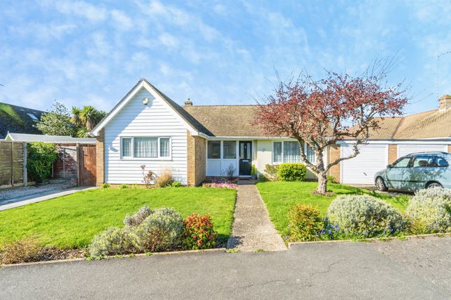 2 bed property, in Ivy Close, £385,000