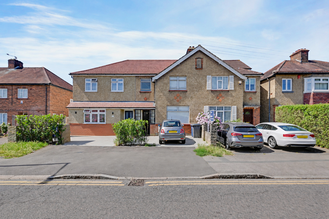 3 bed property, in Chesterfield Road, £550,000