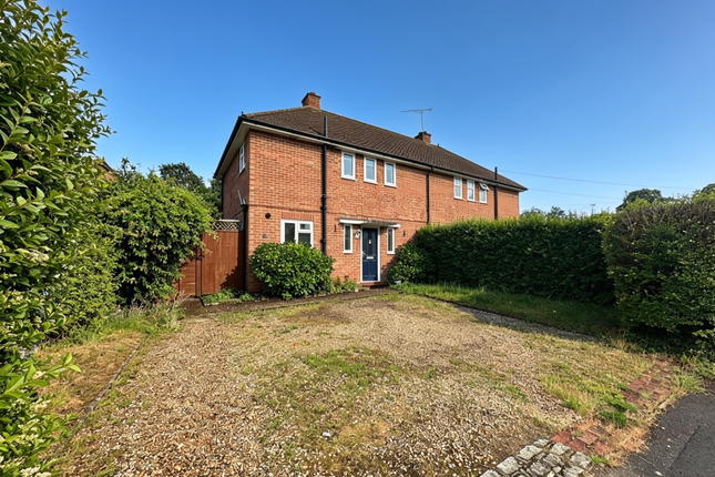 2 bed property, in Wickham Close, £360,000