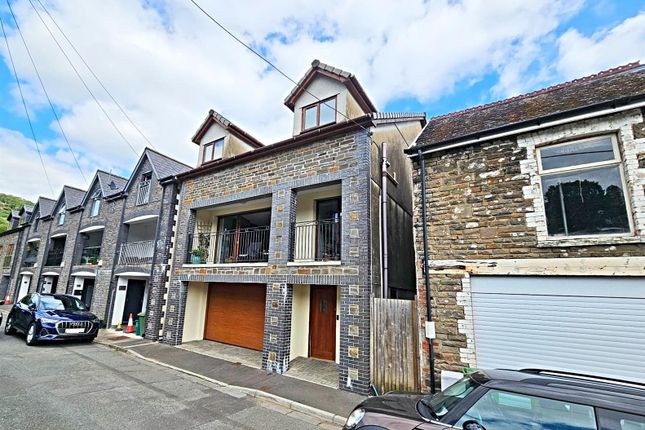 3 bed property, in Sion Street, £310,000