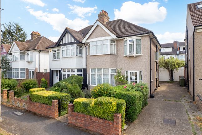 3 bed property, in Morden Way, £575,000