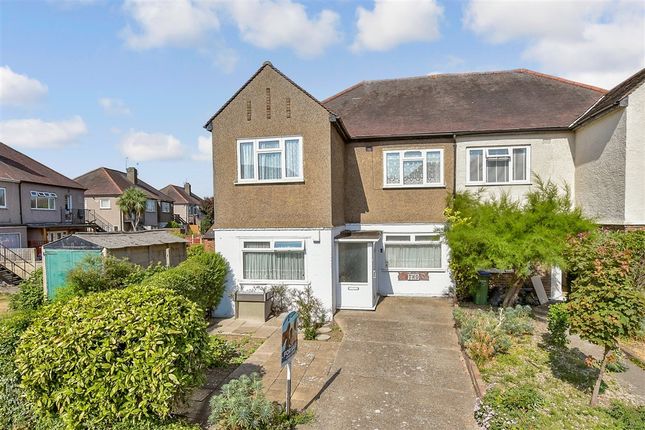 2 bed property, in Hudson Road, £285,000