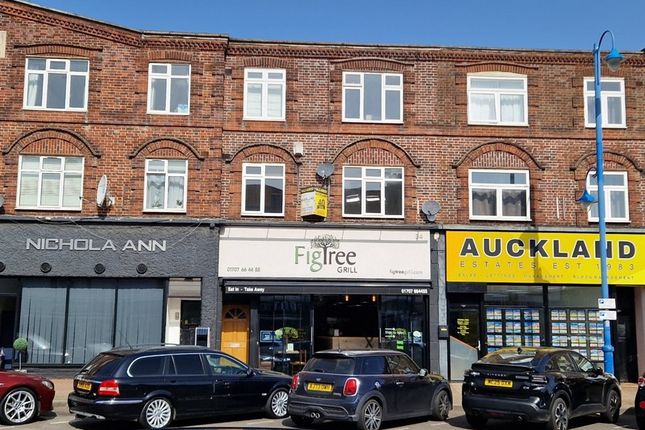 1 bed property, in Darkes Lane, £150,000