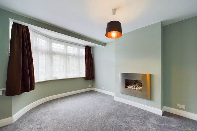 3 bed property, in Woodlands Road, £500,000