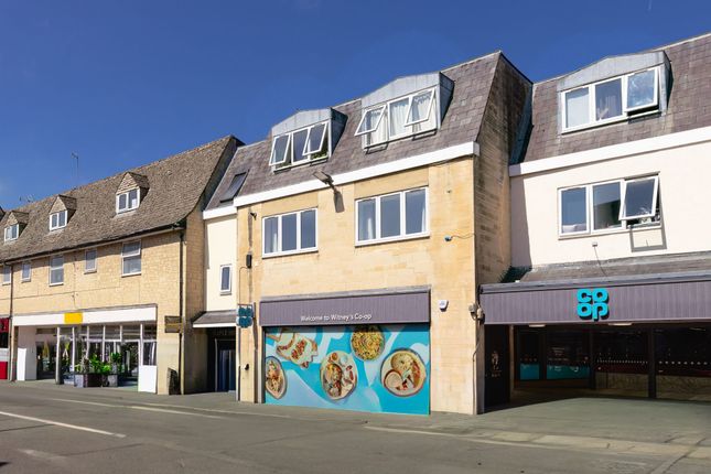 1 bed property, in High Street, £160,000