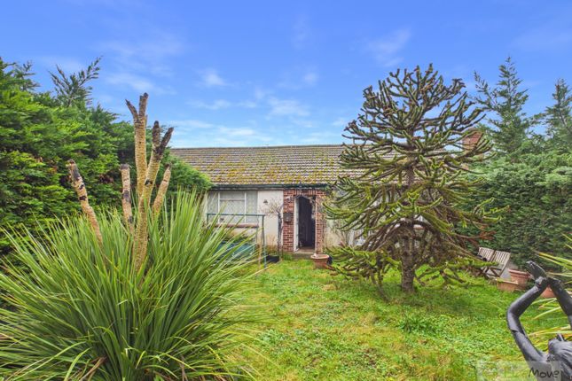 2 bed property, in Holmsey Green, £115,000