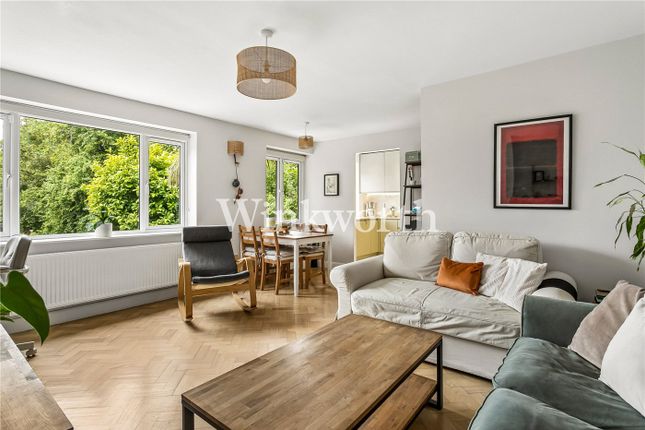 2 bed property, in The Walk, £425,000