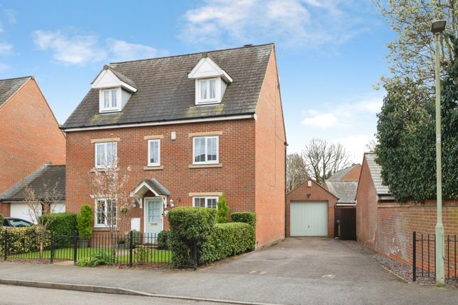 5 bed property, in Ellison Drive, £525,000