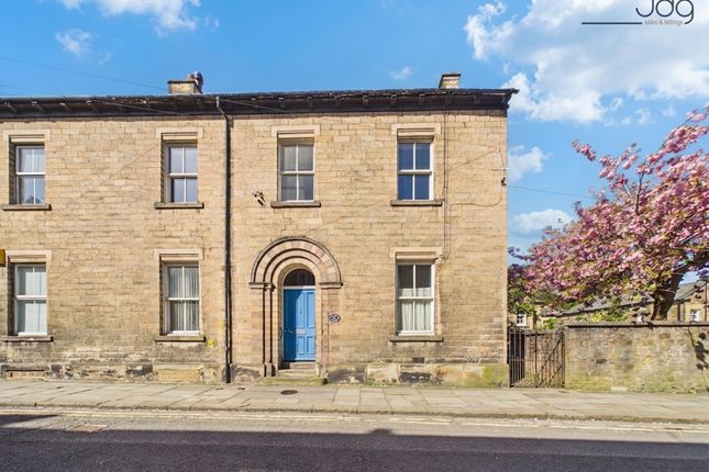 5 bed property, in Queen Street, £300,000