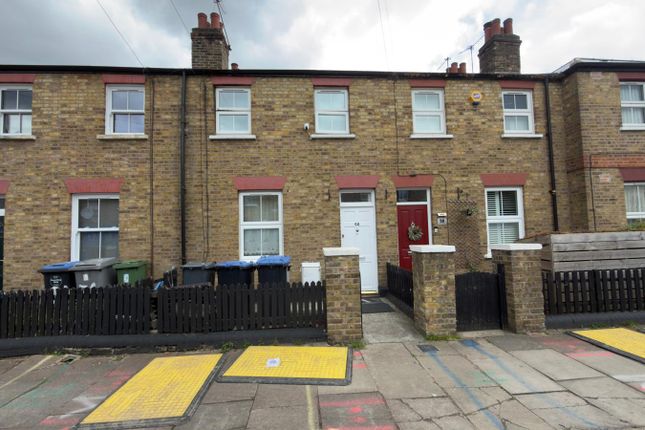 3 bed property, in Quainton Street, £475,000