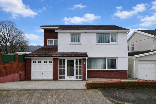 4 bed property, in Furzeland Drive, £385,000