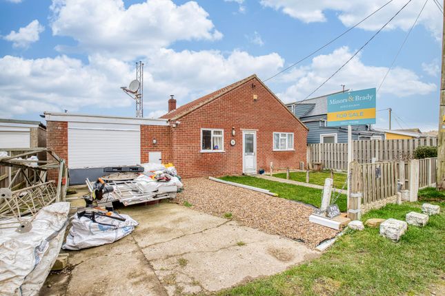 3 bed property, in Bush Estate, £240,000