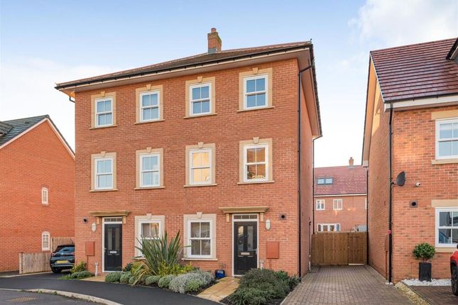 3 bed property, in Danegeld Avenue, £390,000
