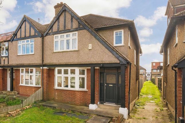 3 bed property, in Brookbank Avenue, £650,000
