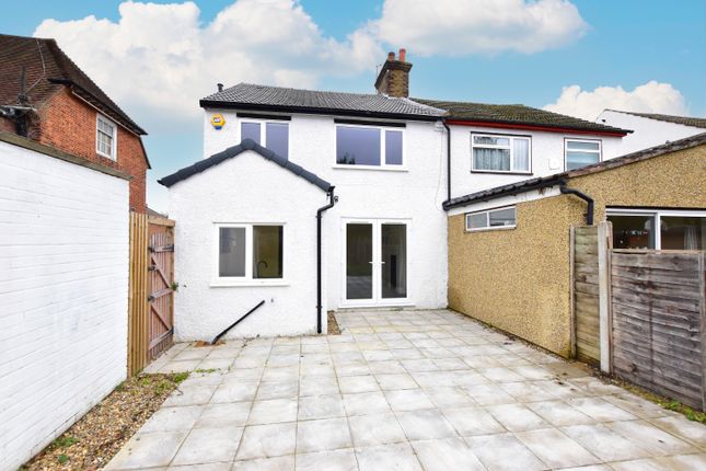 3 bed property, in First Avenue, £550,000