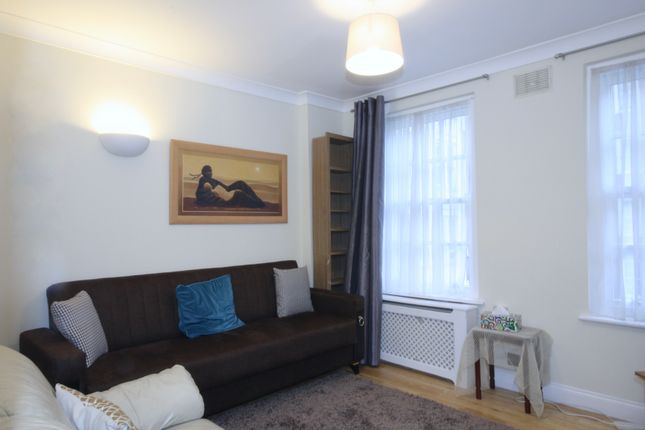 1 bed property, in Park West Place, £450,000