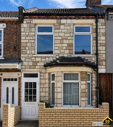 3 bed property, in Lyndhurst Road, £325,000