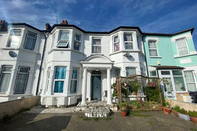 1 bed property, in Brisbane Road, £185,000