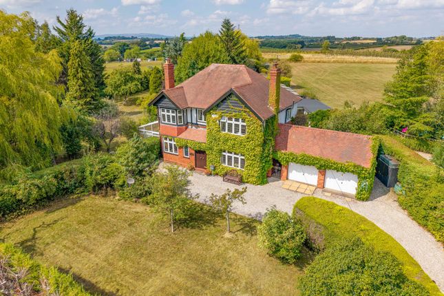 4 bed property, in Abberley, £800,000