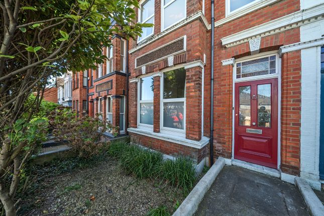 3 bed property, in Eastern Road, £650,000