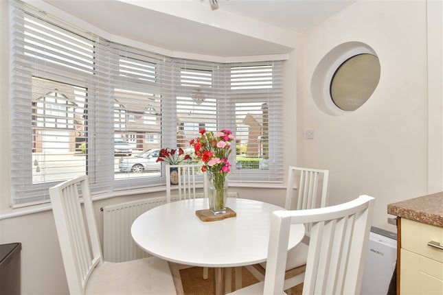 3 bed property, in Rayburn Road, £525,000