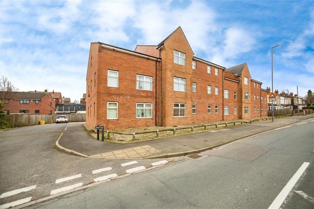 2 bed property, in James Court, £42,000