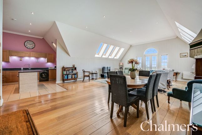 2 bed property, in Rhapsody Crescent, £575,000