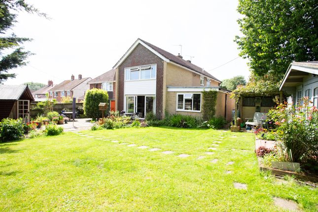 5 bed property, in Furnham Crescent, £460,000